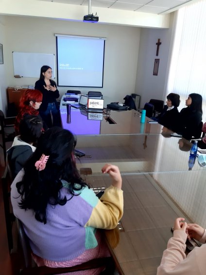 Equipo de la OTL PUCV realiza taller introductorio a la propiedad intelectual a estudiantes de Licenciatura en Biología