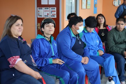 Con ceremonia de cierre finalizó intervención del Voluntariado de la PUCV en la Escuela Especial de Desarrollo Renacimiento de Quilpué