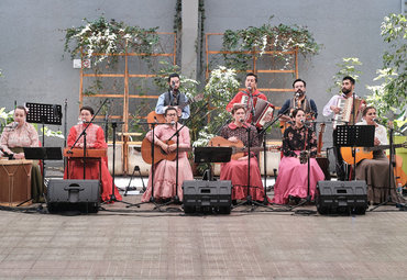 Conjunto Folklórico PUCV ofreció un viaje a través de las tradiciones navideñas de Chile