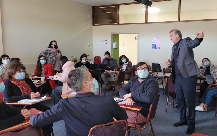 Profesionales de PACE PUCV se capacitaron para apoyar a las comunidades escolares