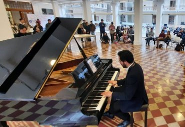 “Más arte, más cultura en tu campus” arribó a Casa Central con recital de piano