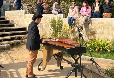 Desde África al “castillo” de Historia: “Más arte, más cultura en tu campus” sorprendió con concierto de marimba