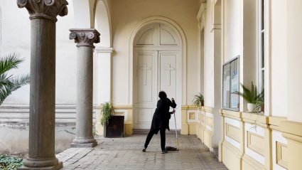 Académica Claudia Aravena Abughosh explora la crisis de la modernidad en su nuevo proyecto de ensayo audiovisual