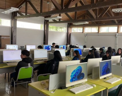 Capacitando a estudiantes en la nueva era digital del siglo XXI