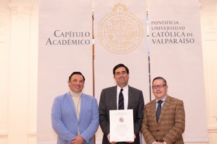 Profesores de Derecho PUCV logran jerarquía titular