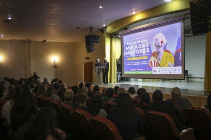 A teatro lleno se inauguró en La Ligua el “Festival de Cine Miradas Mayores” junto a las actrices Anita Reeves y Consuelo Holzapfel