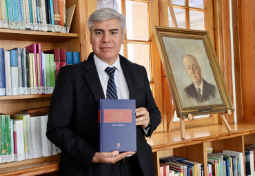 Profesor Eduardo Cordero publica libro "Curso de Derecho Administrativo"