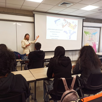 Estudiantes de Propedéutico PUCV Santiago visitaron diversos campus en Valparaíso