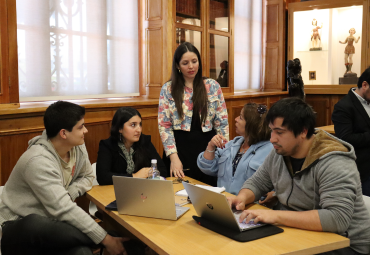 Estudiantes de la carrera Contador Auditor de la PUCV apoyan a emprendedores de la Región de Valparaíso