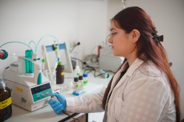 Estudiante de Geofísica de la UdeC finaliza su práctica profesional en los laboratorios de la ECM