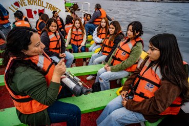 Escuela de Ciencias del Mar recibe a novatos con salida a terreno por la bahía de Valparaíso