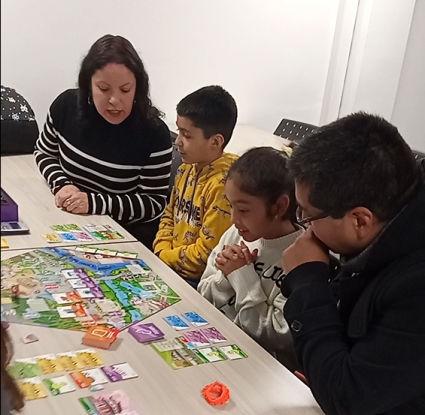 Estudiantes de Ingeniería en Administración de Negocios participan en actividad académica en familia