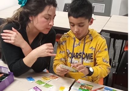 Estudiantes de Ingeniería en Administración de Negocios participan en actividad académica en familia