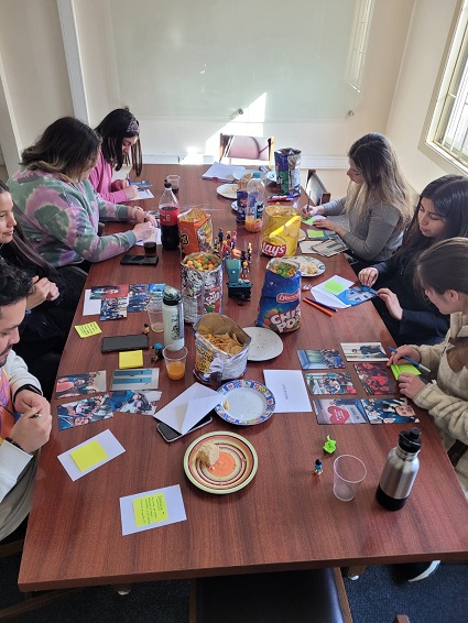 Escuela de Kinesiología realiza primer taller de acompañamiento en salud mental para estudiantes que cursan su práctica profesional