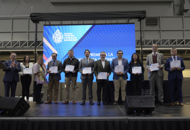 PUCV premia a los mejores profesores y profesoras en Docencia, Investigación y Vinculación con el Medio