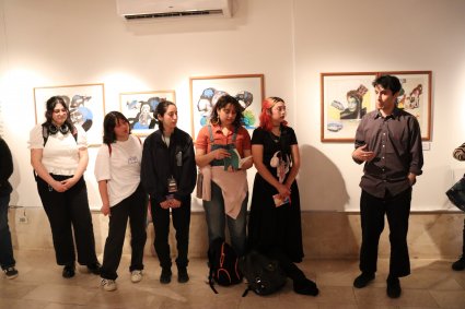 Estudiantes PUCV son mediadores en exposición del Museo Baburizza