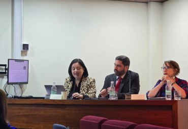 Profesora Marcela Le Roy participó en ciclo sobre ética y profesiones jurídicas de la Universidad de Chile